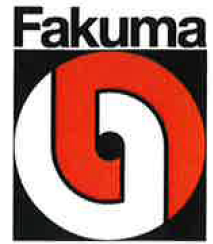 Na obrázku je logo Fakuma so slovom „Fakuma“ nad kruhovým červeným, čiernym a bielym dizajnom.