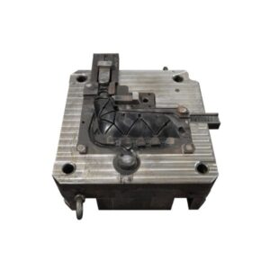 Eine Metallform zur Herstellung mit einem komplexen Hohlraum und mechanischen Komponenten.