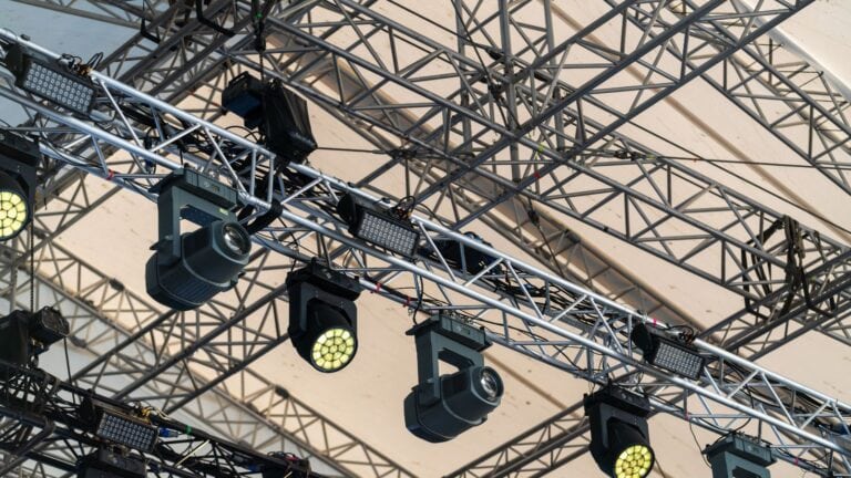 overhanging lighting fixtures with die casting housing